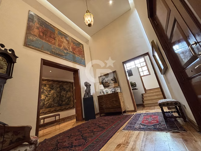 Exclusiva Casa en Vitacura con Gran vista y Jardín - Imagen 7
