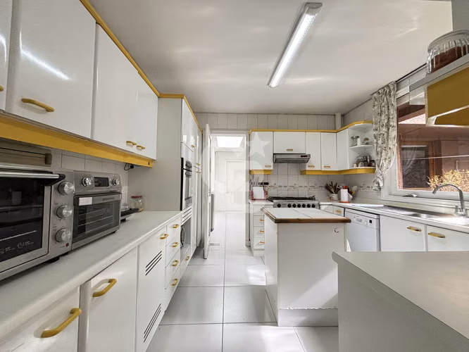 Exclusiva Casa en Vitacura con Gran vista y Jardín - Imagen 26
