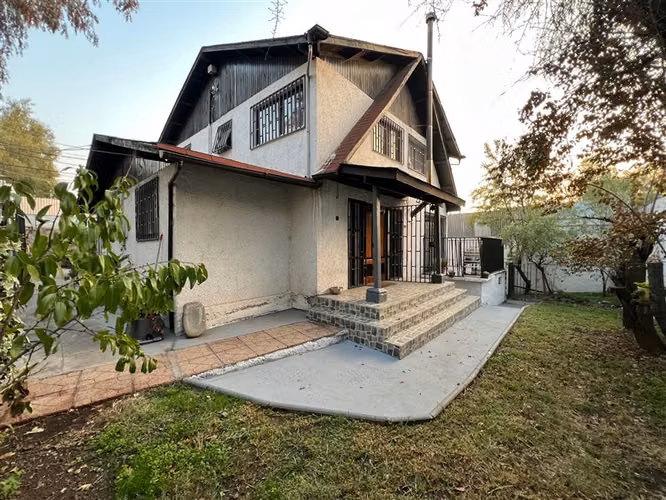 Casa en venta de 5 dorm. en Peñalolén