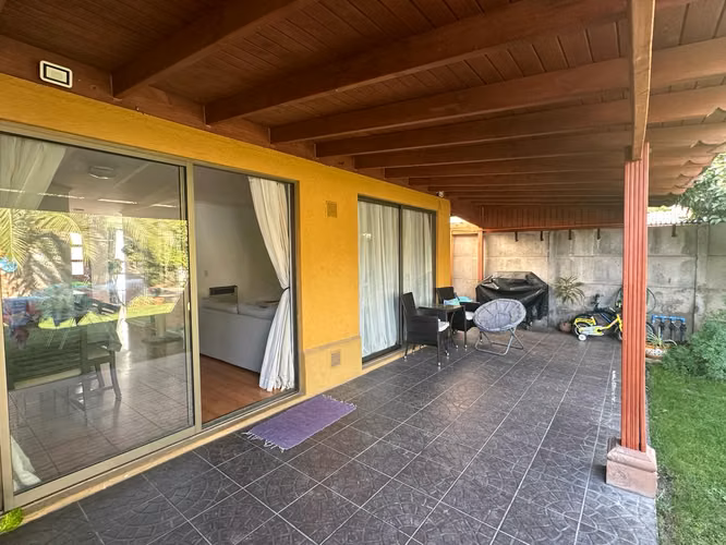 ARRIENDO CASA AYRES 4 DORMITORIOS 3 BAÑOS EN CONDOMINIO
