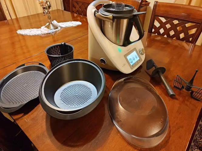 Vendo Robot Cocina Thermomix TM5 + Accesorios. Poco Uso.