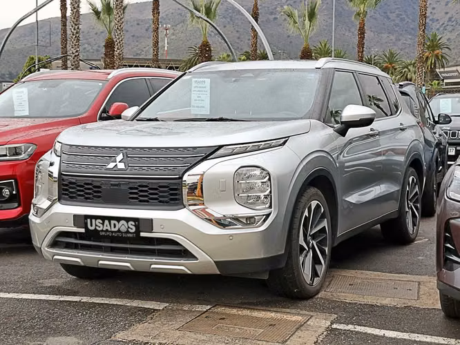 MITSUBISHI OUTLANDER 2025