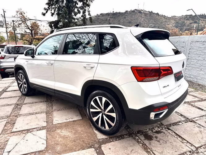 VOLKSWAGEN TAOS HIGHLINE TSI 250  2022
