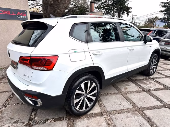 VOLKSWAGEN TAOS HIGHLINE TSI 250  2022
