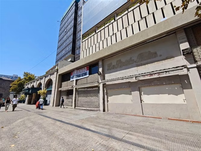 LOCAL COMERCIAL Local de 524 m2 con frente a Alameda, al lado Hotel San Francisco, METRO U DE CHILE
