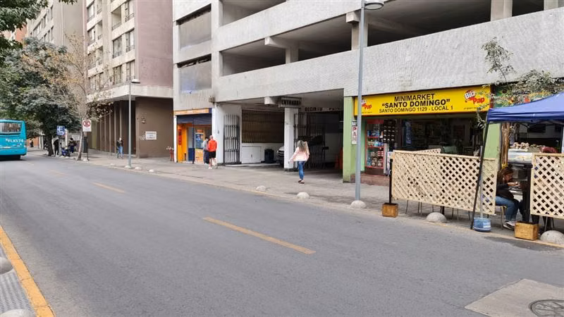 ESTACIONAMIENTO Estacionamiento Sto Domingo 1141, Incluye Gasto Común