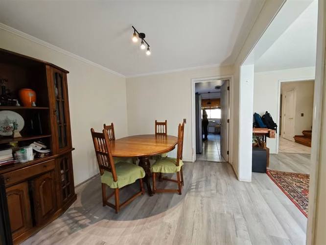 CASA Gran casa en condominio cerrado, 5 dorm, 4 baños, Mall Quilin, Peñalolén