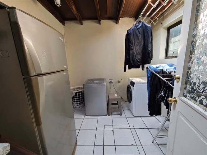 CASA Gran casa en condominio cerrado, 5 dorm, 4 baños, Mall Quilin, Peñalolén