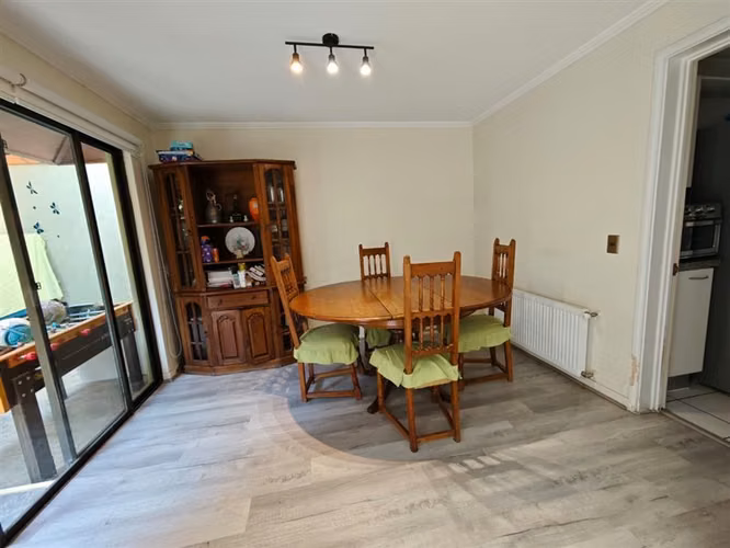 CASA Gran casa en condominio cerrado, 5 dorm, 4 baños, Mall Quilin, Peñalolén