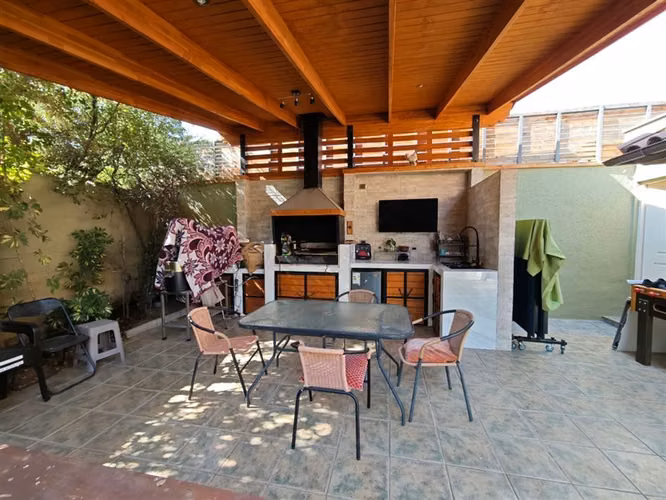 CASA Gran casa en condominio cerrado, 5 dorm, 4 baños, Mall Quilin, Peñalolén