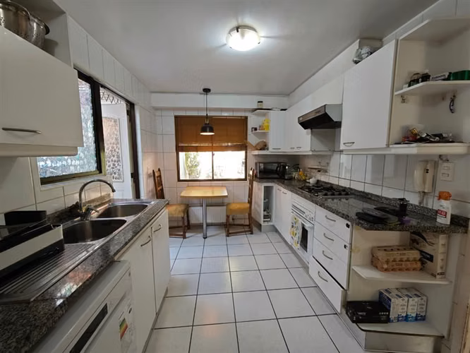CASA Gran casa en condominio cerrado, 5 dorm, 4 baños, Mall Quilin, Peñalolén