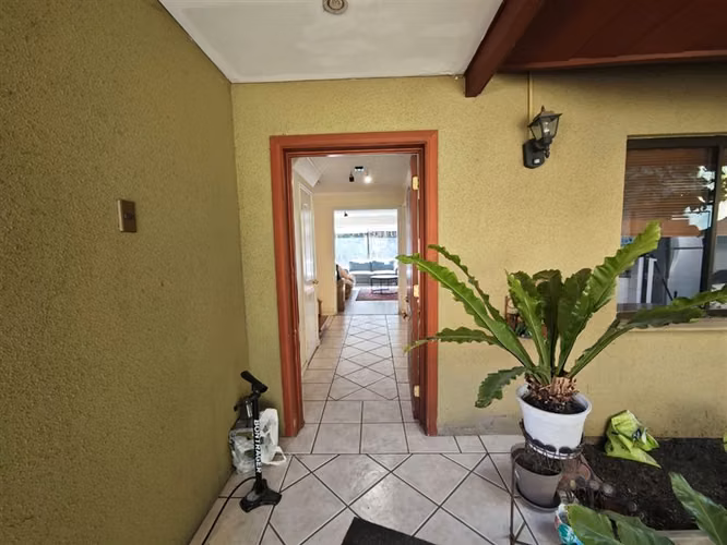 CASA Gran casa en condominio cerrado, 5 dorm, 4 baños, Mall Quilin, Peñalolén