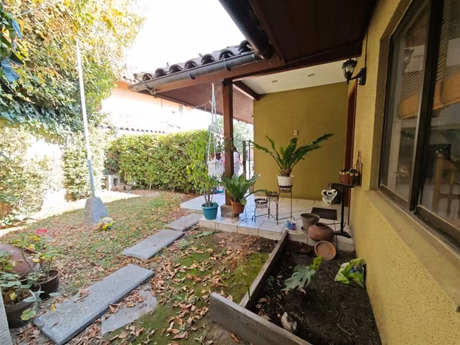 CASA Gran casa en condominio cerrado, 5 dorm, 4 baños, Mall Quilin, Peñalolén