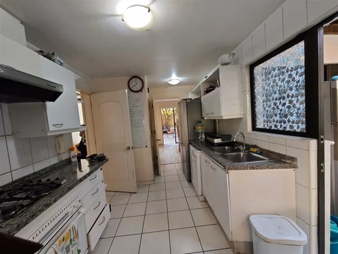 CASA Gran casa en condominio cerrado, 5 dorm, 4 baños, Mall Quilin, Peñalolén