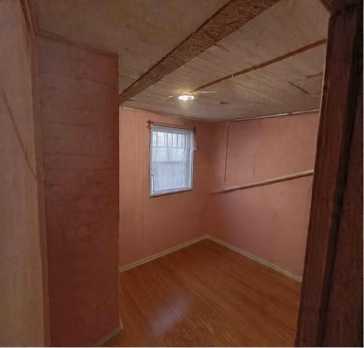 SE VENDE CASA EN YUNGAY EXCELENTE UBICACION