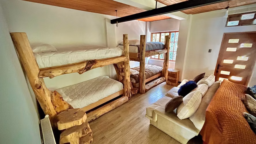 Venta 5 casas, 560 m2. Camino al Volcán. Pucón.