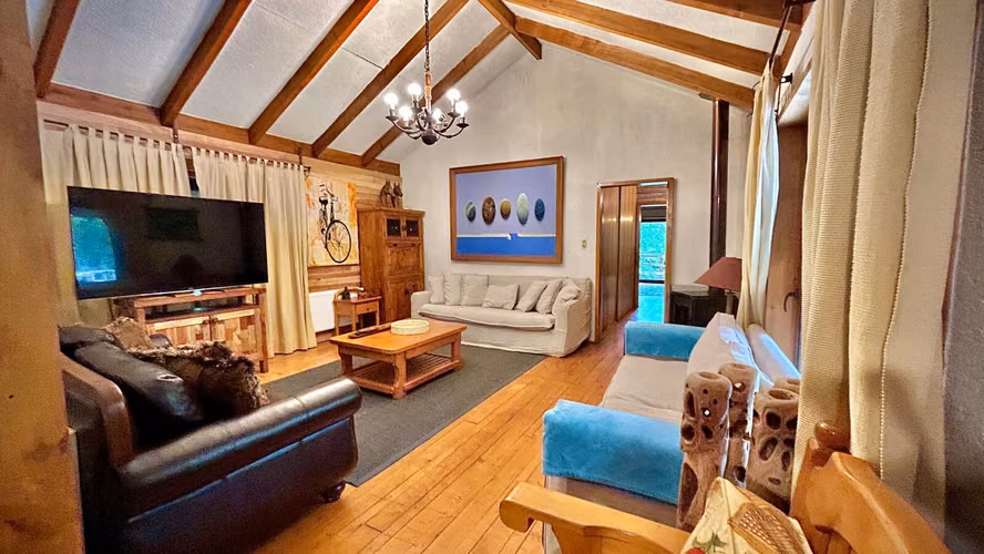 Venta 5 casas, 560 m2. Camino al Volcán. Pucón.