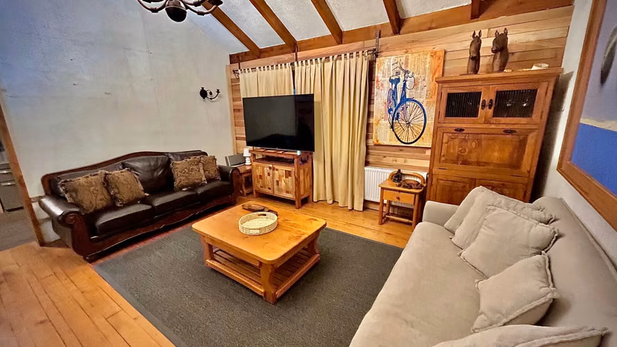 Venta 5 casas, 560 m2. Camino al Volcán. Pucón.