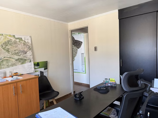 Venta de Oficina con estupenda bodega, excelentes instalaciones