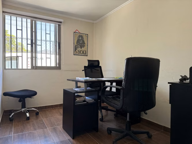 Venta de Oficina con estupenda bodega, excelentes instalaciones