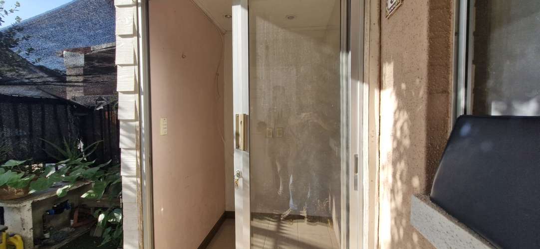 Arriendo de bodega / oficina, en La Cruz, paradero 14,5.  $130.000.