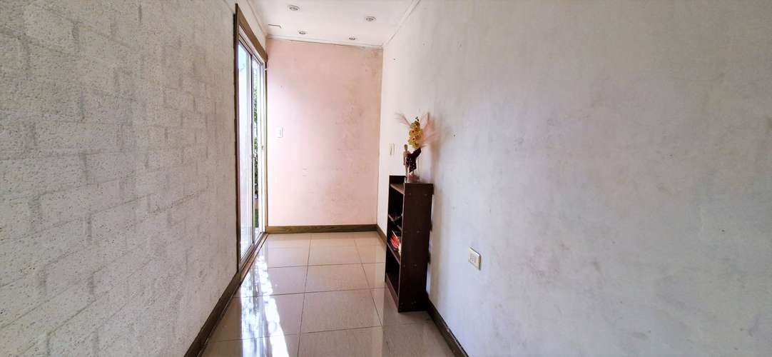 Arriendo de bodega / oficina, en La Cruz, paradero 14,5.  $130.000.