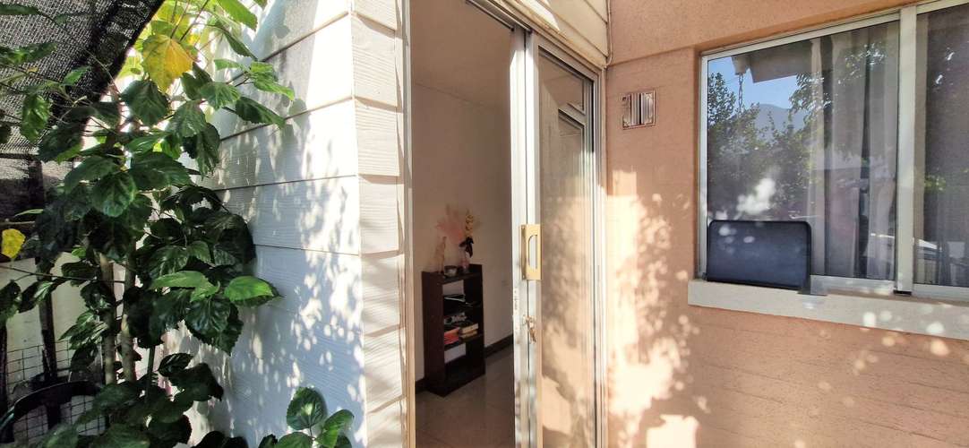 Arriendo de bodega / oficina, en La Cruz, paradero 14,5.  $130.000.