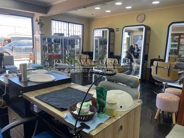 Amplio local comercial con excelente ubicacio (122702)