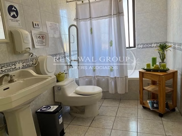Amplio local comercial con excelente ubicacio (122702)
