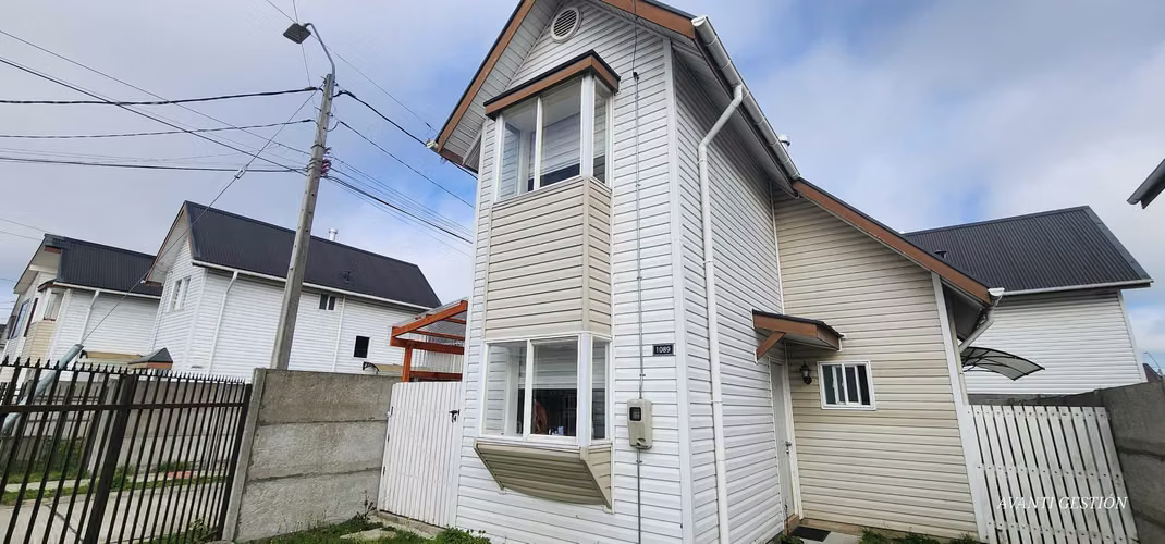 ARRIENDO CASA AMOBLADA 2 PISOS EN FRUTILLAR ALTO (177452)