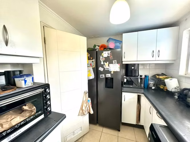 CASA DE 3 PISOS 6 DORM EN CONDOMINIO RÍO VALDIVIA - Imagen 4