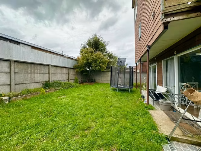 CASA DE 3 PISOS 6 DORM EN CONDOMINIO RÍO VALDIVIA - Imagen 18