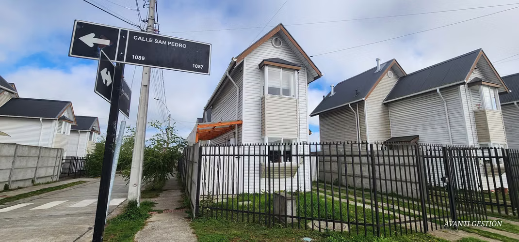 CASA EN ARRIENDO AMOBLADA DE 2 PISOS EN FRUTILLAR ALTO