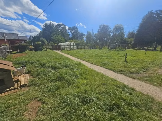 CASA DE CAMPO CON 2645 M2 EN LOS LAGOS