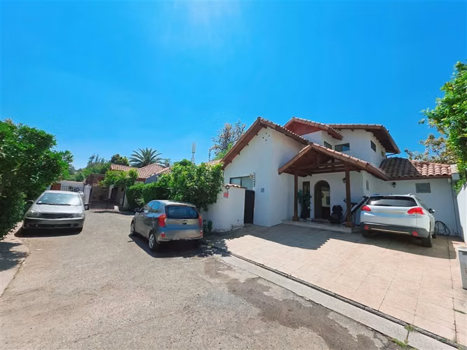 Casa en venta de 5 dorm, 4 baños, piscina en La Reina - Imagen 2