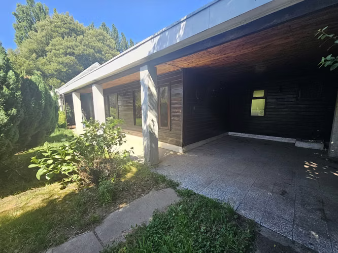 EN ARRIENDO CASA SALIDA SUR 2000 MTS DE TERRENO