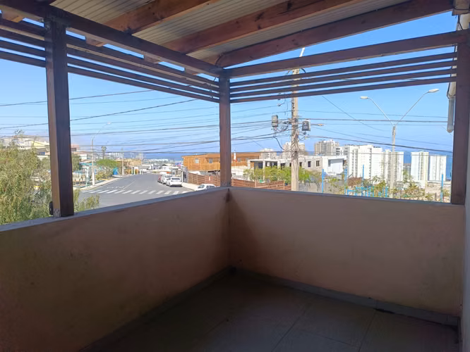 GRAN OPORTUNIDAD CASA ESQUINA EN EXCELENTE ESTADO SECTOR SUR ANTOFAGASTA COVIEFI