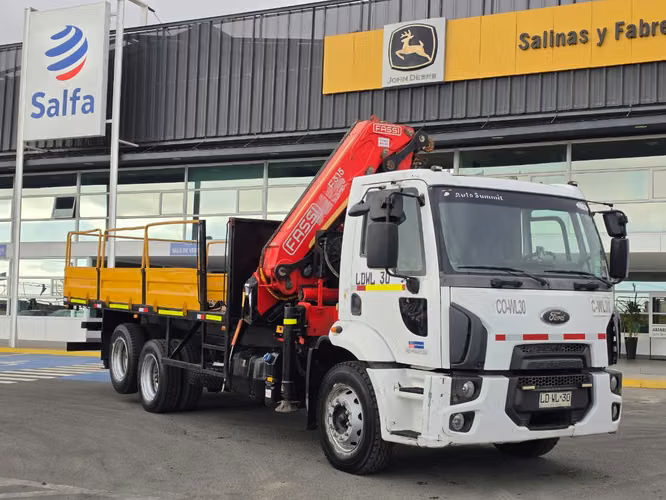 Camión Pluma Marca Ford modelo cargo 2429