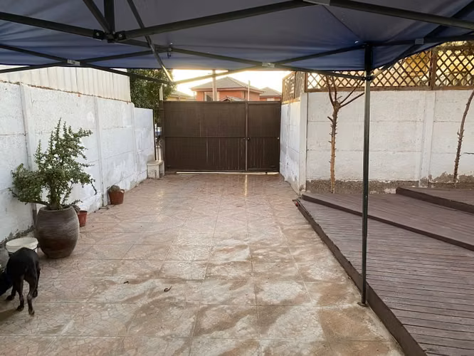 AMPLIA CASA EN SECTOR TIERRA VIVA EN VENTA