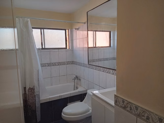 SE VENDE O ARRIENDA CASA SIN MUEBLES EN COND LOS LIRIOS