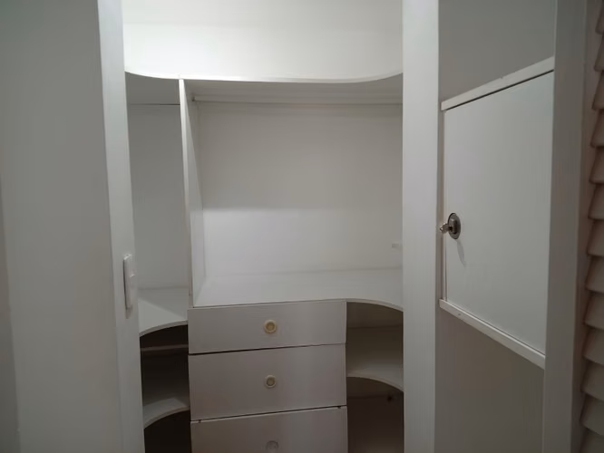 SE VENDE O ARRIENDA CASA SIN MUEBLES EN COND LOS LIRIOS