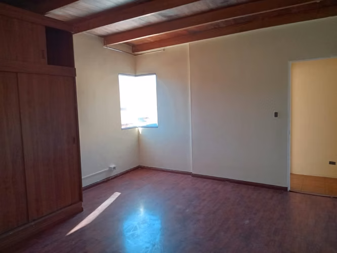SE VENDE O ARRIENDA CASA SIN MUEBLES EN COND LOS LIRIOS