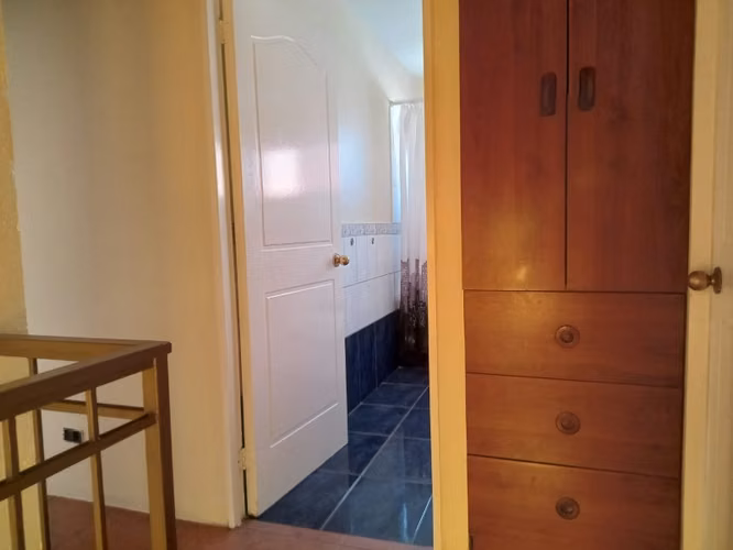 SE VENDE O ARRIENDA CASA SIN MUEBLES EN COND LOS LIRIOS