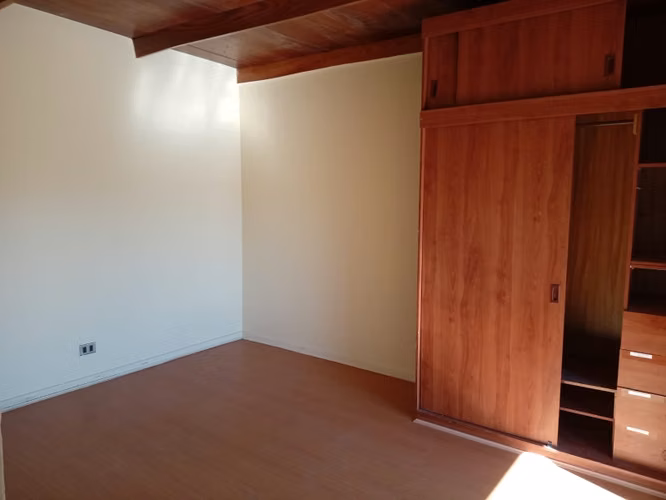 SE VENDE O ARRIENDA CASA SIN MUEBLES EN COND LOS LIRIOS