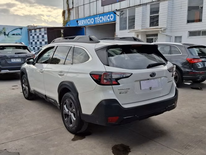 SUBARU OUTBACK 2022