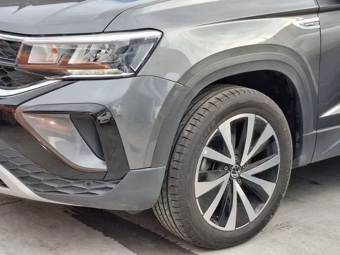 VOLKSWAGEN TAOS 2026