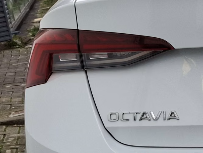 SKODA OCTAVIA 2023