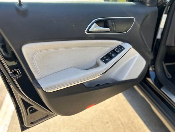 MERCEDES BENZ GLA  | 2845