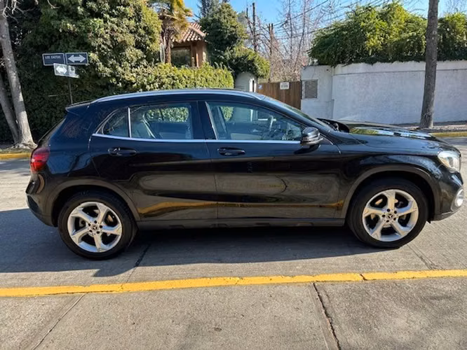 MERCEDES BENZ GLA  | 2845