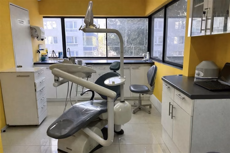 Clinica Dental 100% operativa Venta Derecho a Llave